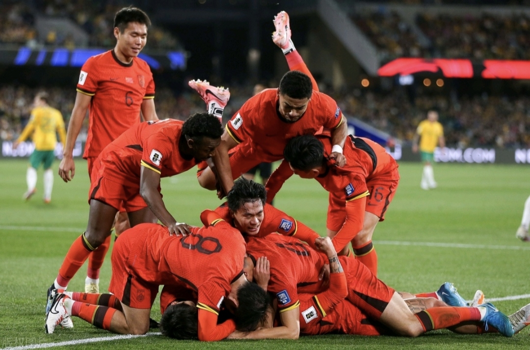 国际杯赛中球员们的激情与拼搏 国际杯赛中球员们的激情与拼搏