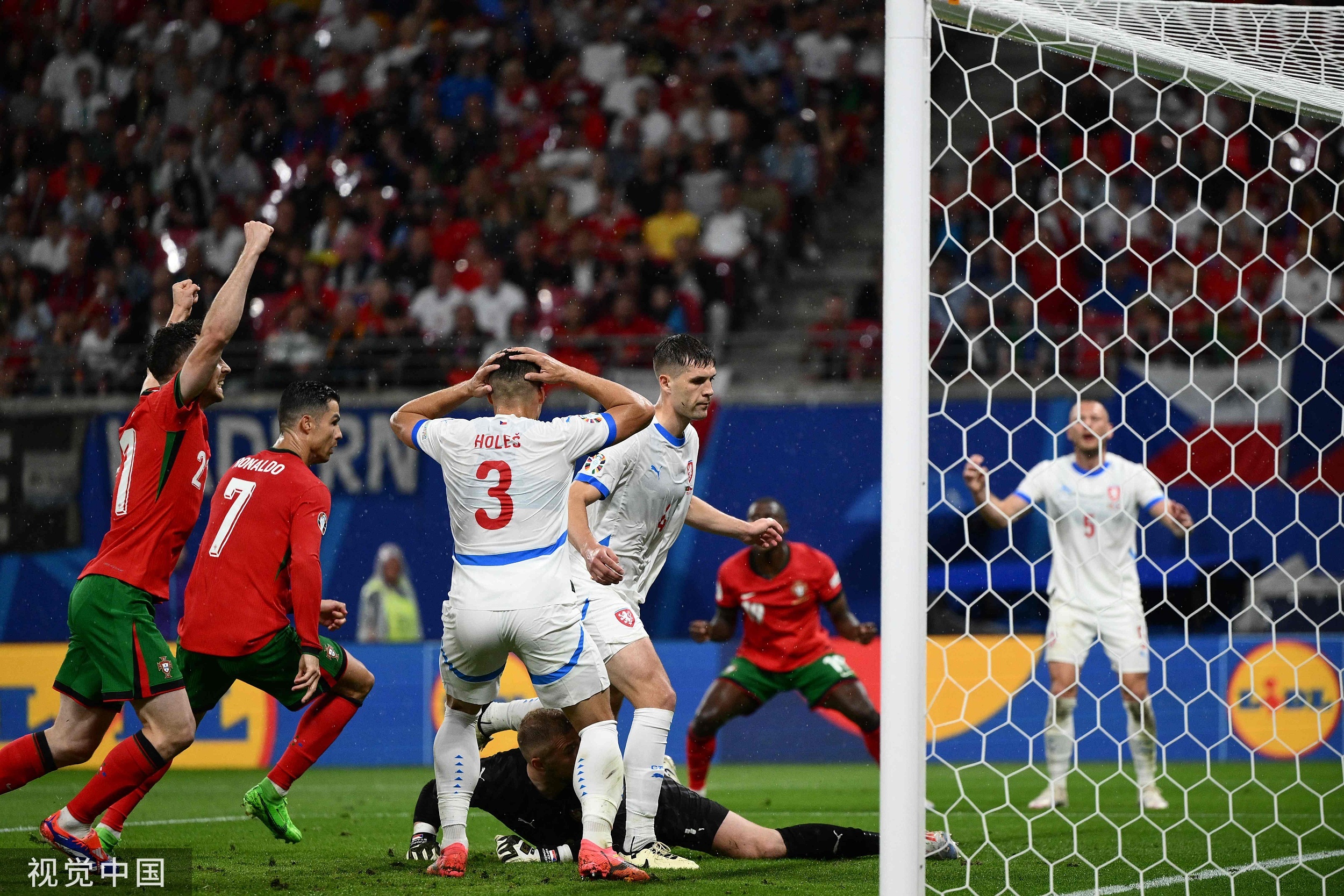 精彩绝伦！欧洲足球巅峰对决的简单介绍