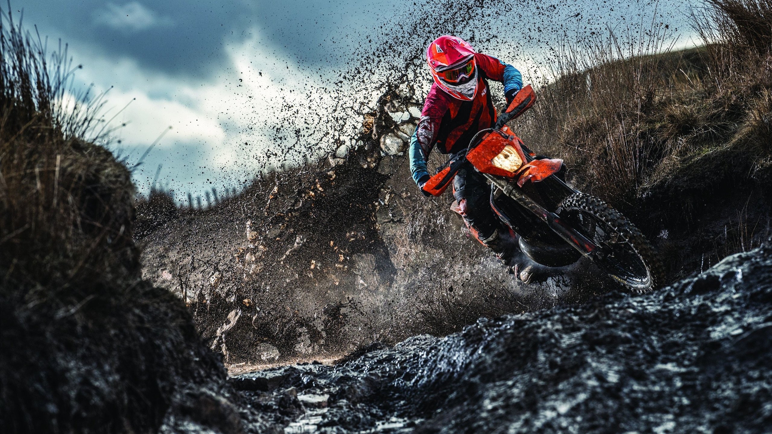 开云体育在线-苏亚雷斯爆发点燃淘汰赛烽火，日本加纳式坚韧书写亚洲新章