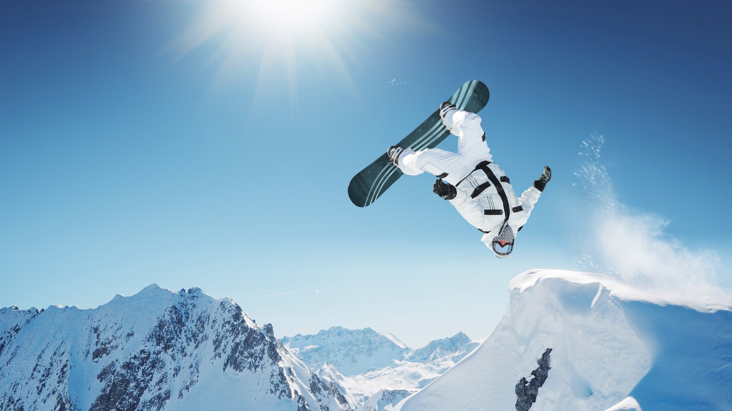 赛道与球场的双重奏，F1揭幕战黄蜂骑士双线焦点解析