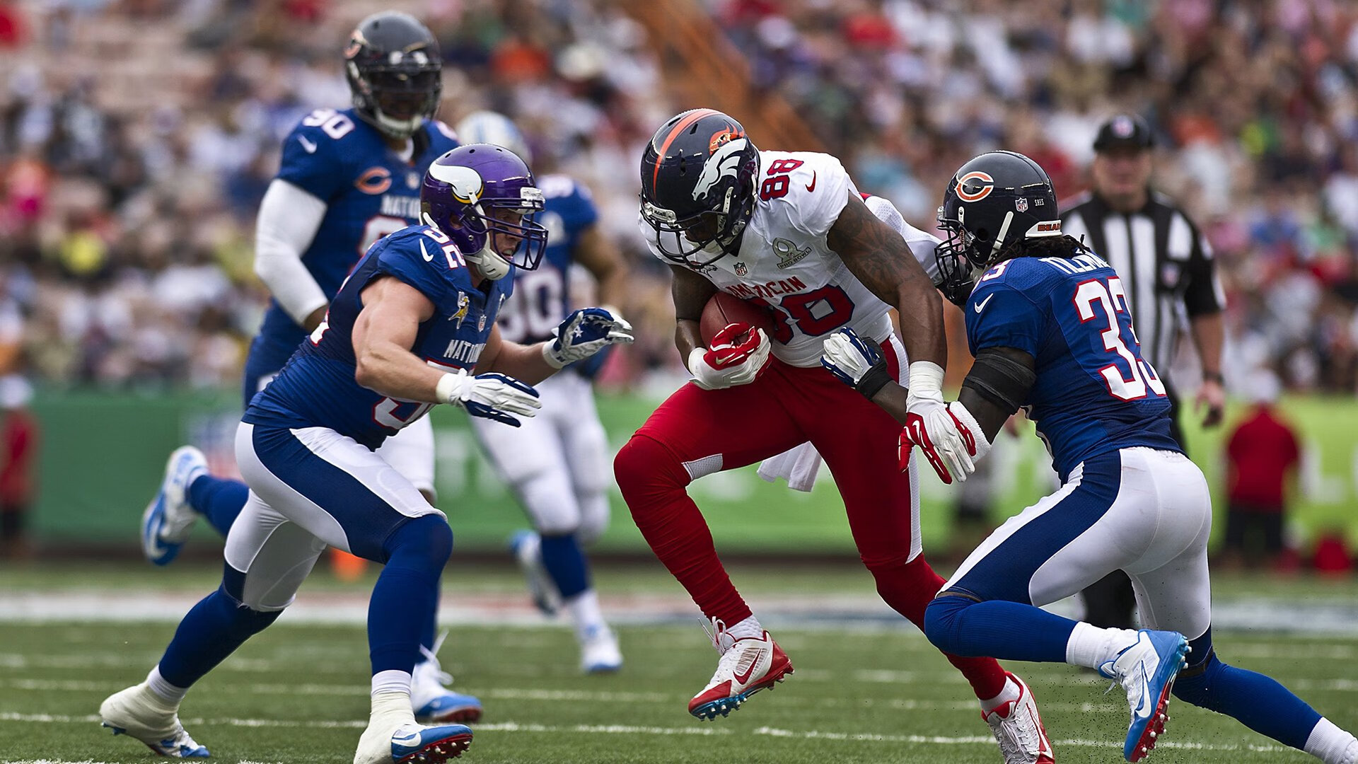 开云体育官方网站-赛道之外，布克如何以F1式团队协作带动全队节奏